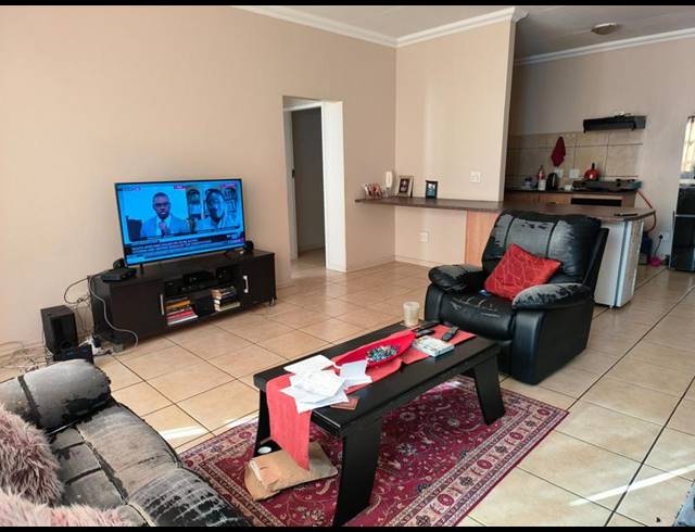 2 BEDROOM APARTMENT FOR SALE IN SILVERTON